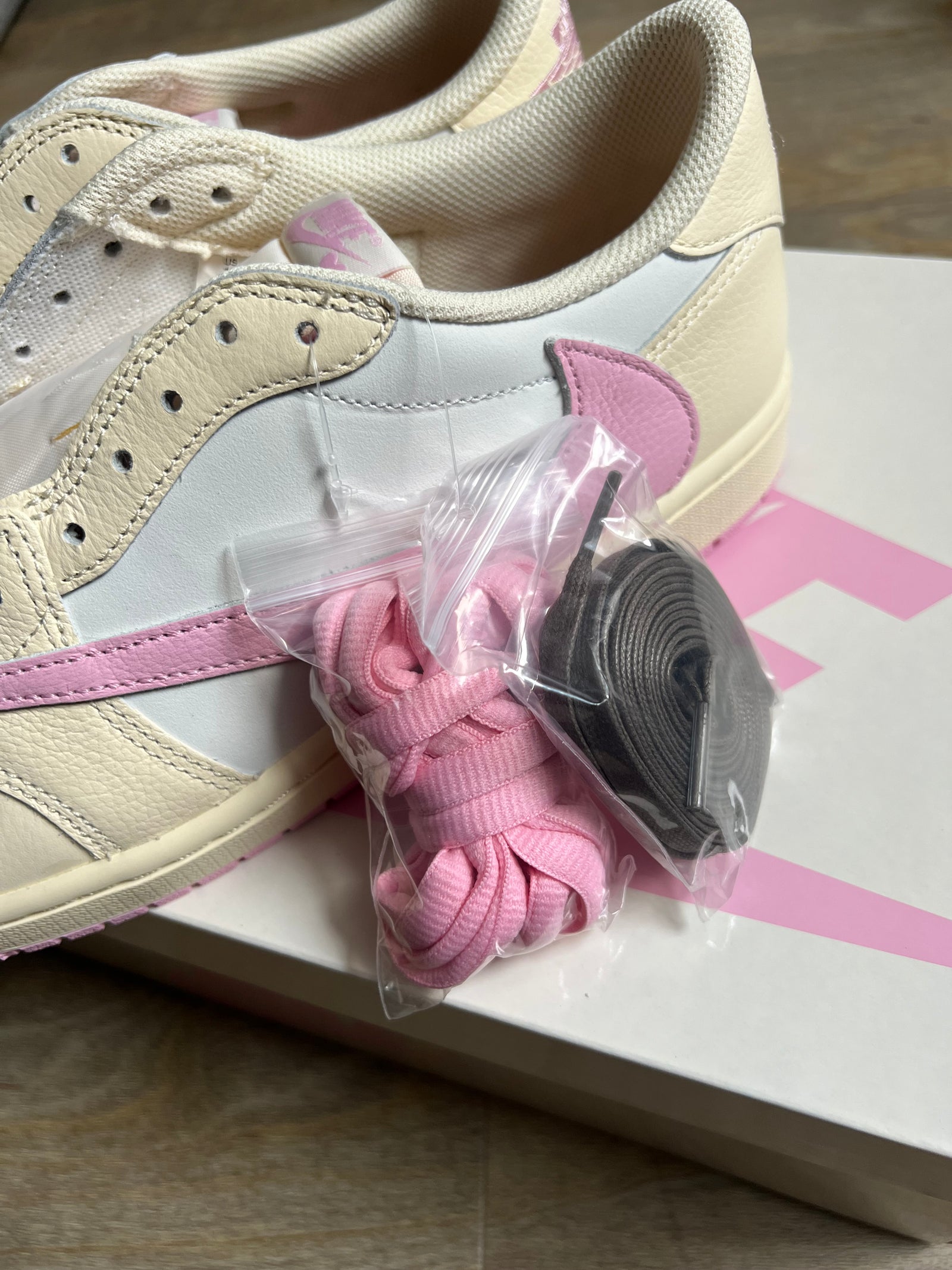 Travis Scott Jordan 1 Low OG SP “Shy Pink”