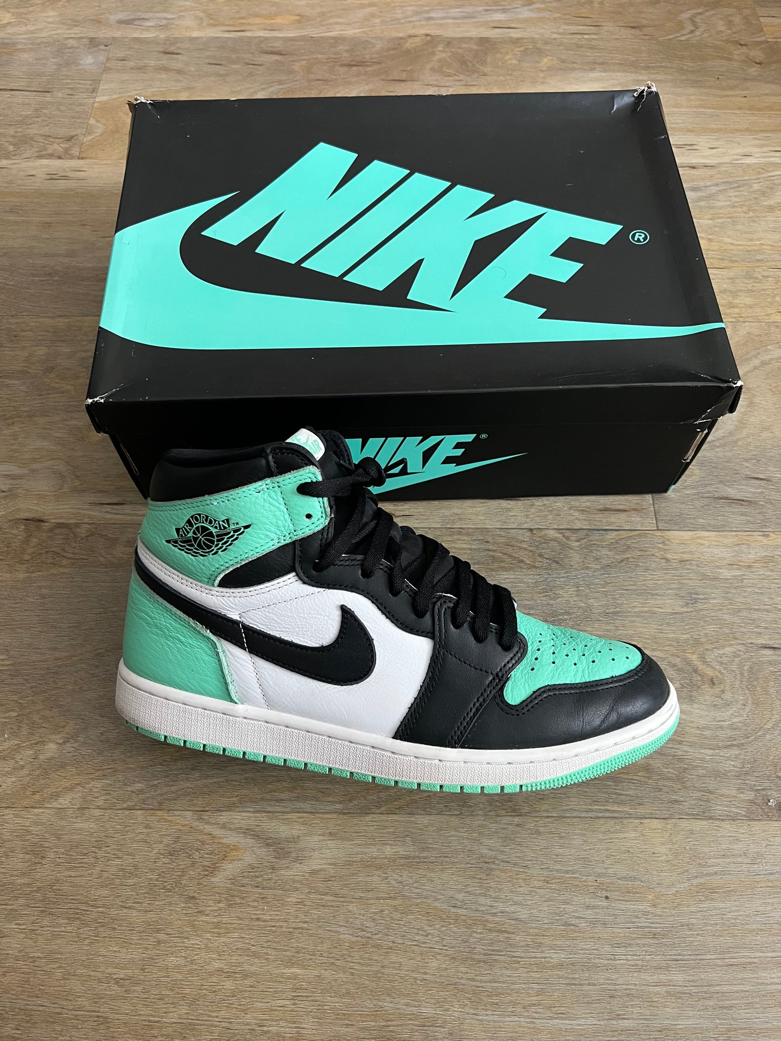 Air Jordan 1 High OG Retro “Green Glow” *Pre-Loved*