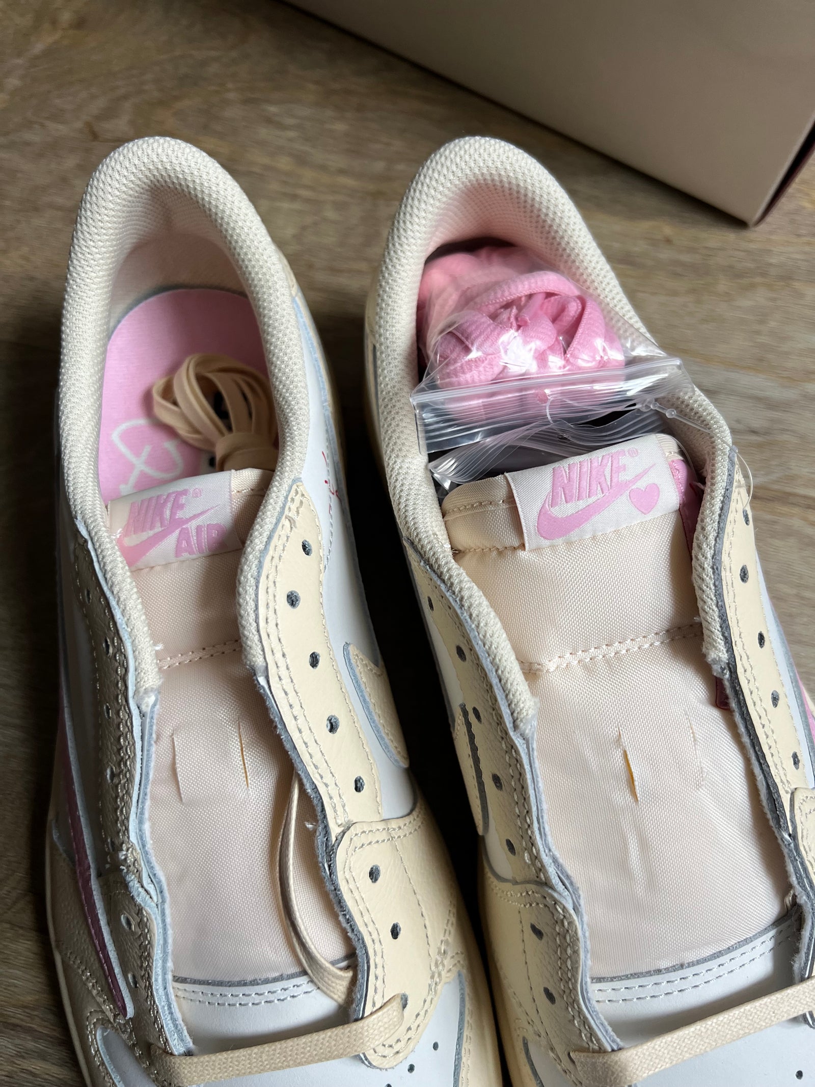 Travis Scott Jordan 1 Low OG SP “Shy Pink”