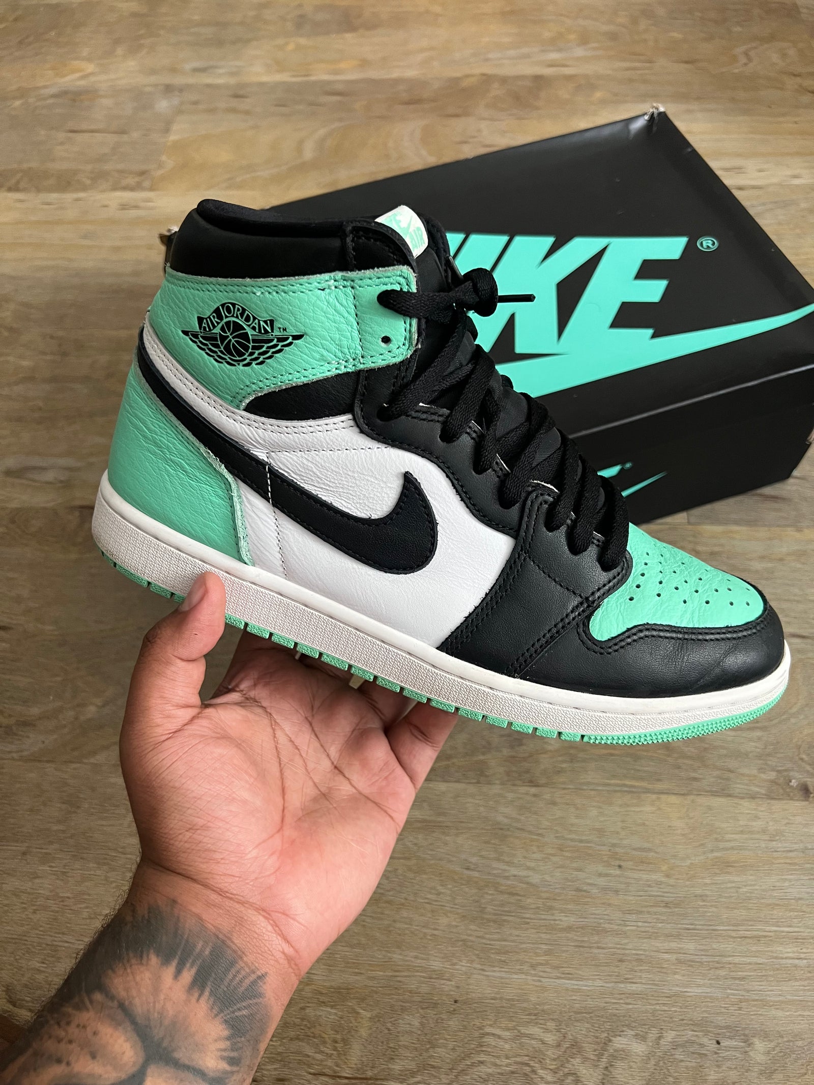 Air Jordan 1 High OG Retro “Green Glow” *Pre-Loved*