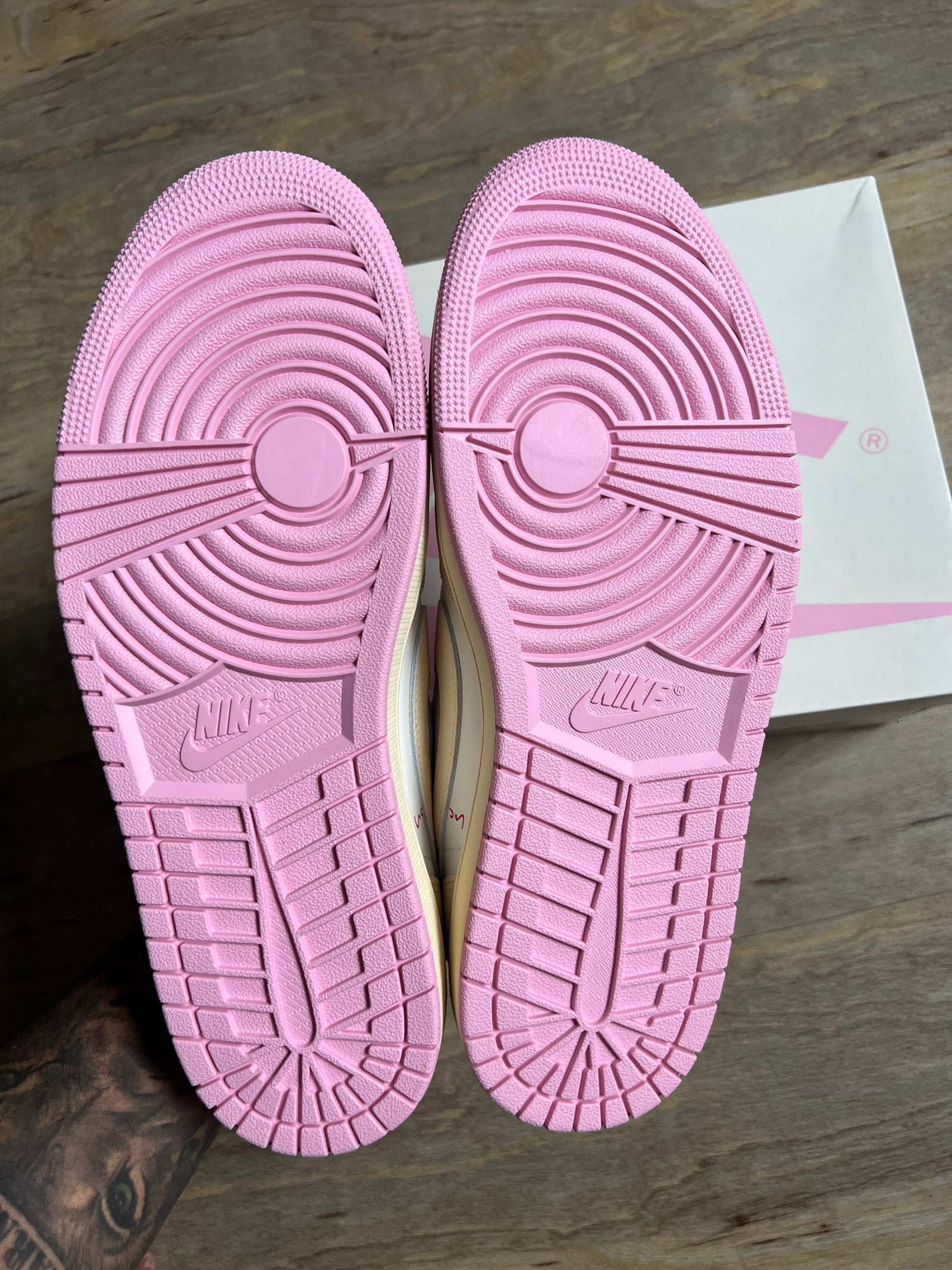 Travis Scott Jordan 1 Low OG SP “Shy Pink”