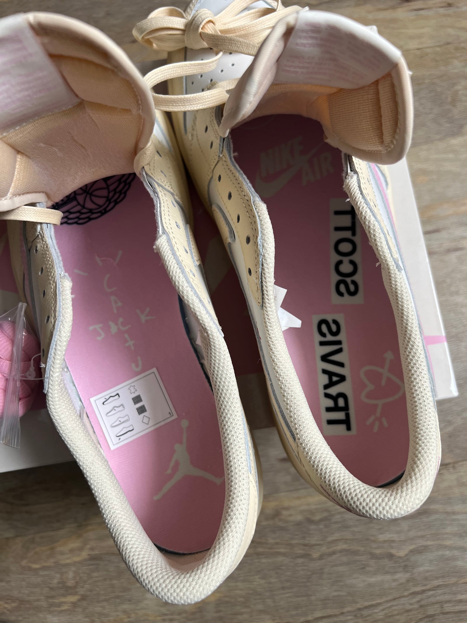 Travis Scott Jordan 1 Low OG SP “Shy Pink”