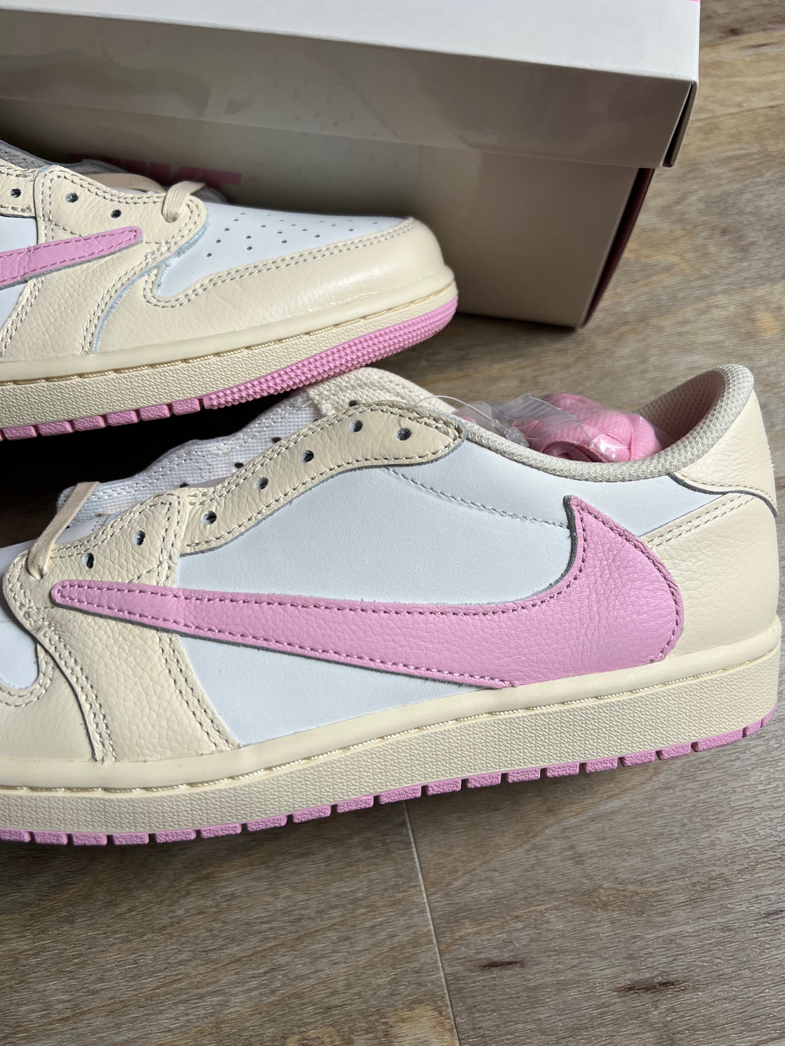 Travis Scott Jordan 1 Low OG SP “Shy Pink”