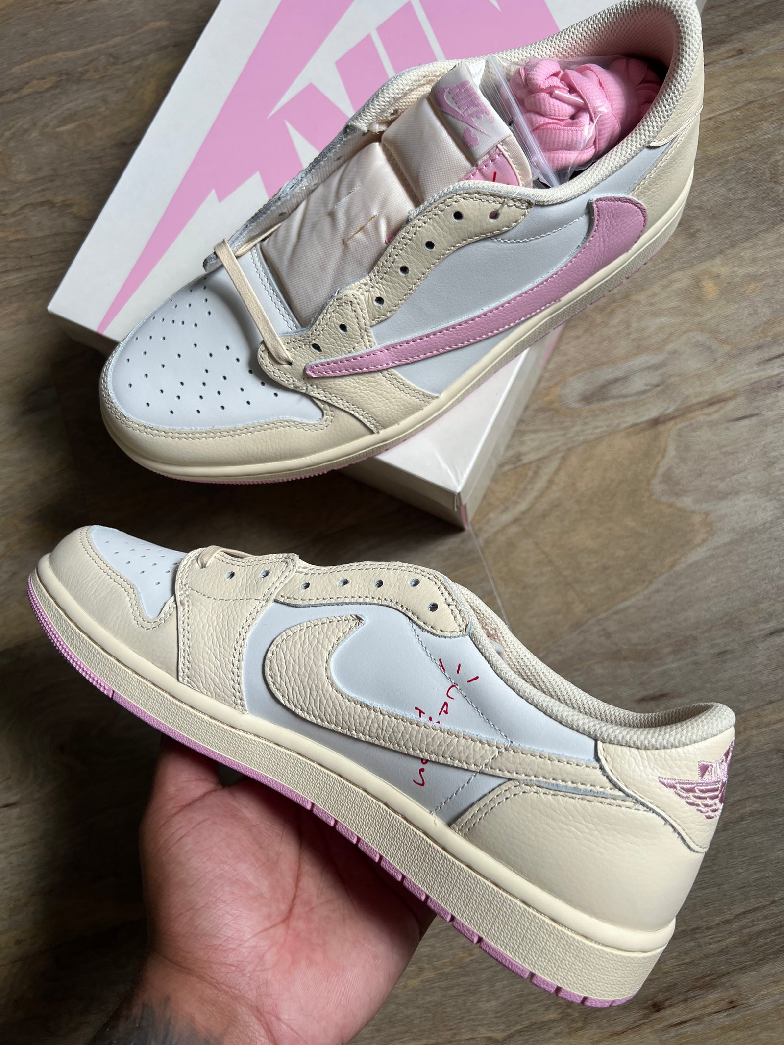 Travis Scott Jordan 1 Low OG SP “Shy Pink”