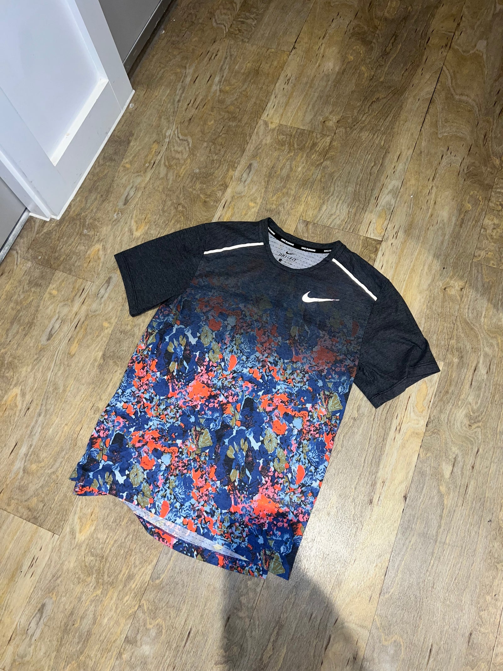Nike Dri-FIT Floral Running T-Shirt *VERY RARE*