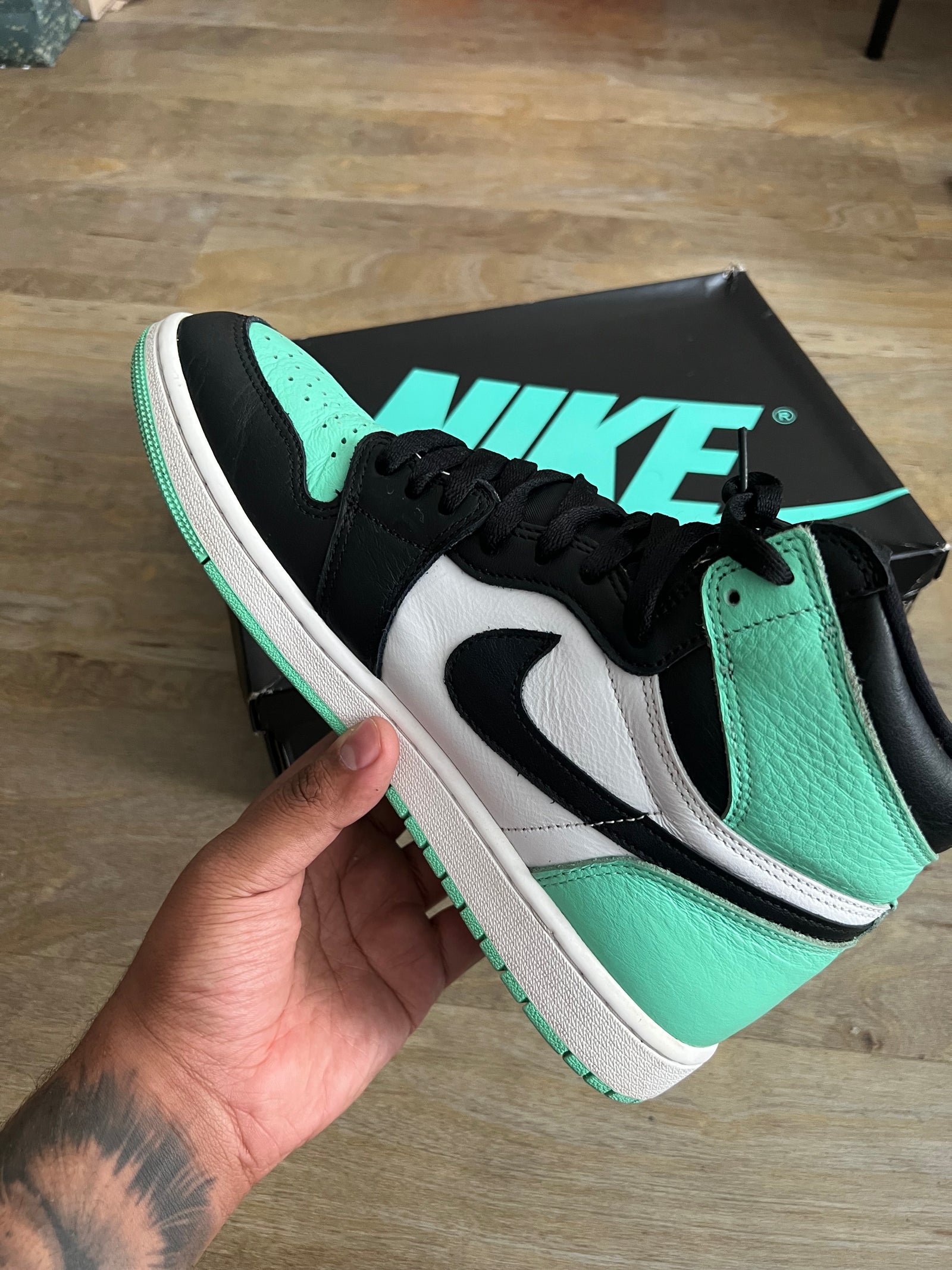 Air Jordan 1 High OG Retro “Green Glow” *Pre-Loved*