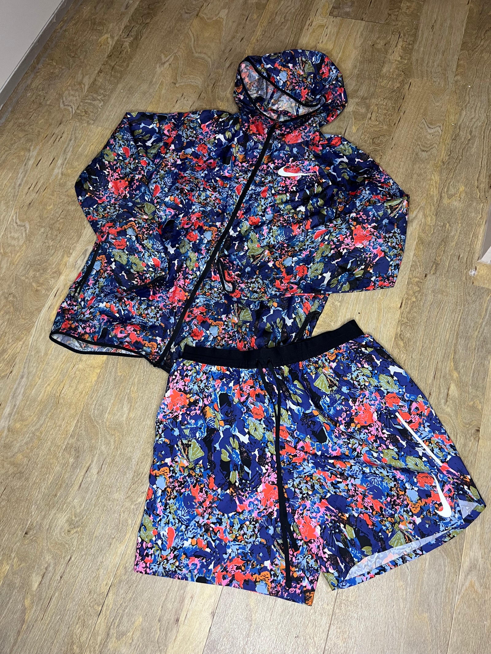 Nike Men’s Floral Miler Windbreaker & Shorts Set