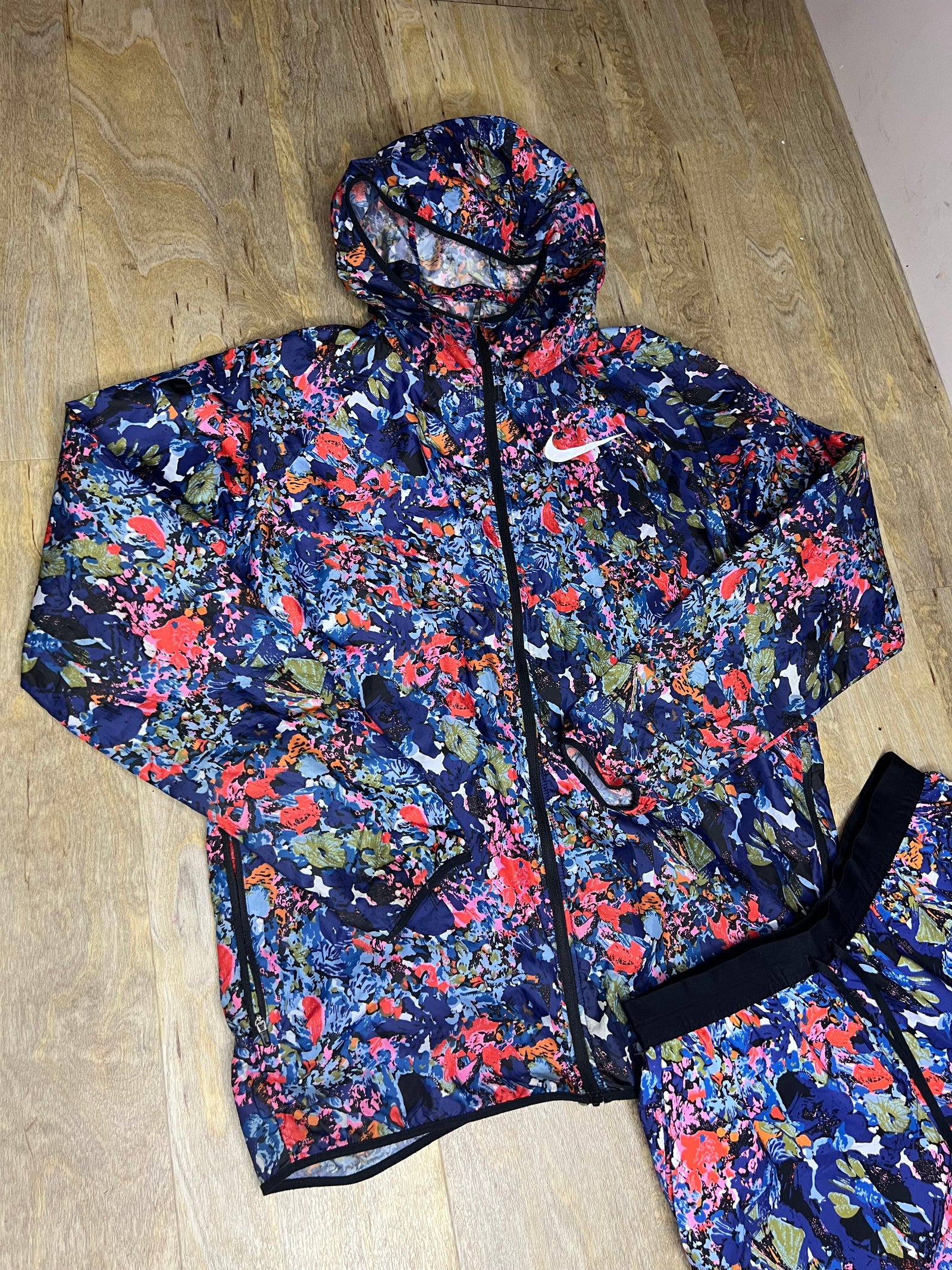Nike Men’s Floral Miler Windbreaker & Shorts Set