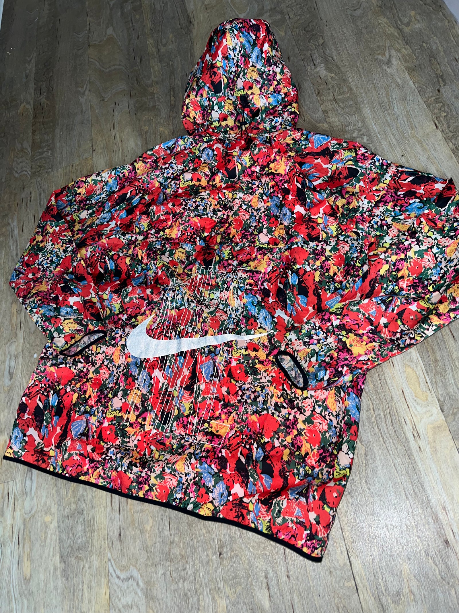 Nike Men’s Running Floral Windbreaker Jacket