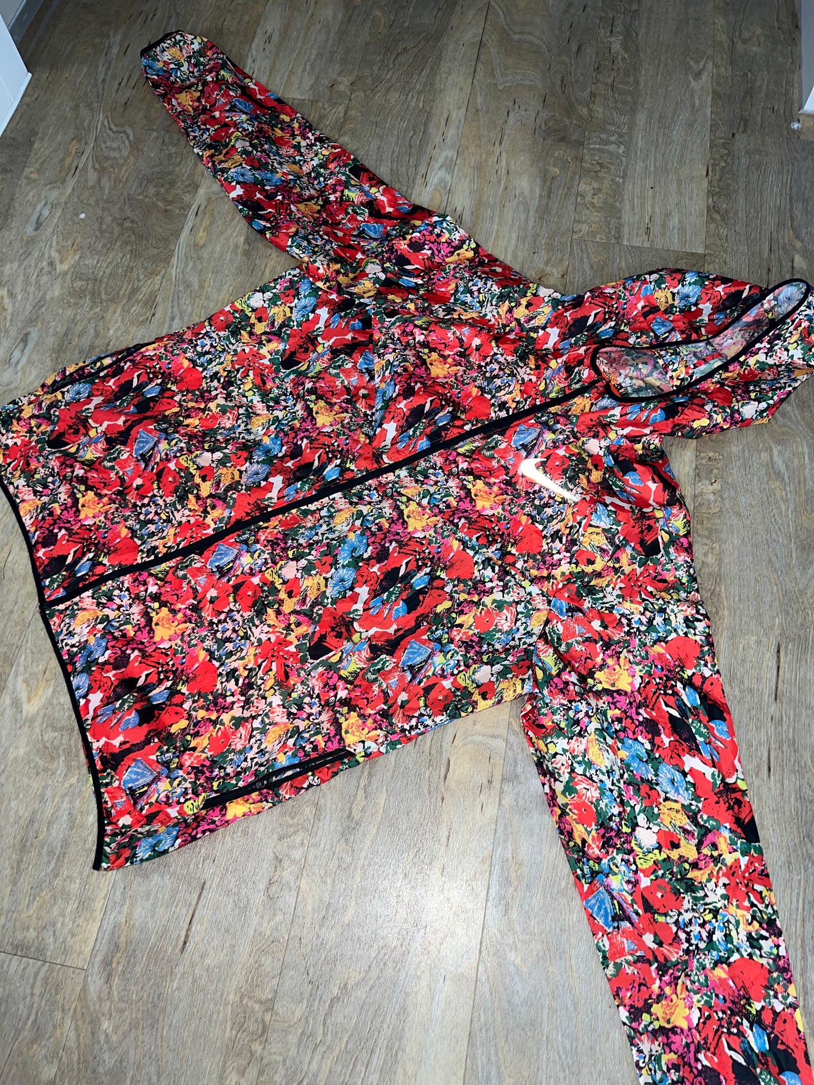 Nike Men’s Running Floral Windbreaker Jacket