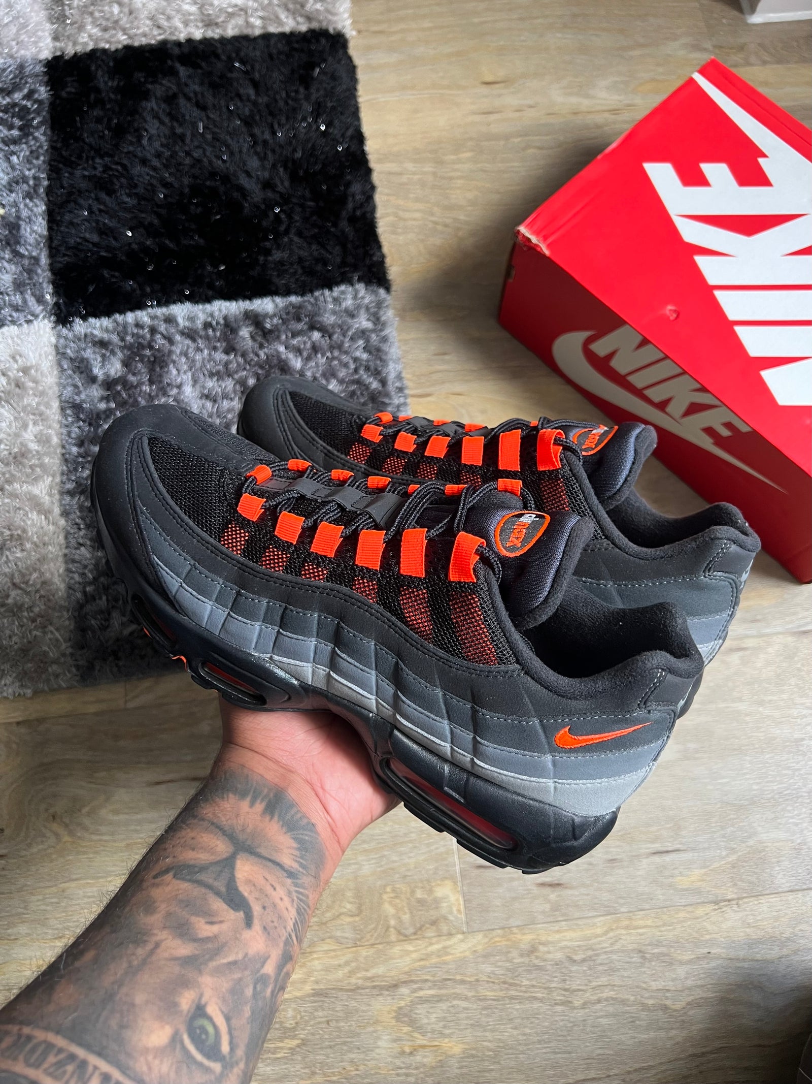 Nike Air Max 95 Black Hyper Crimson