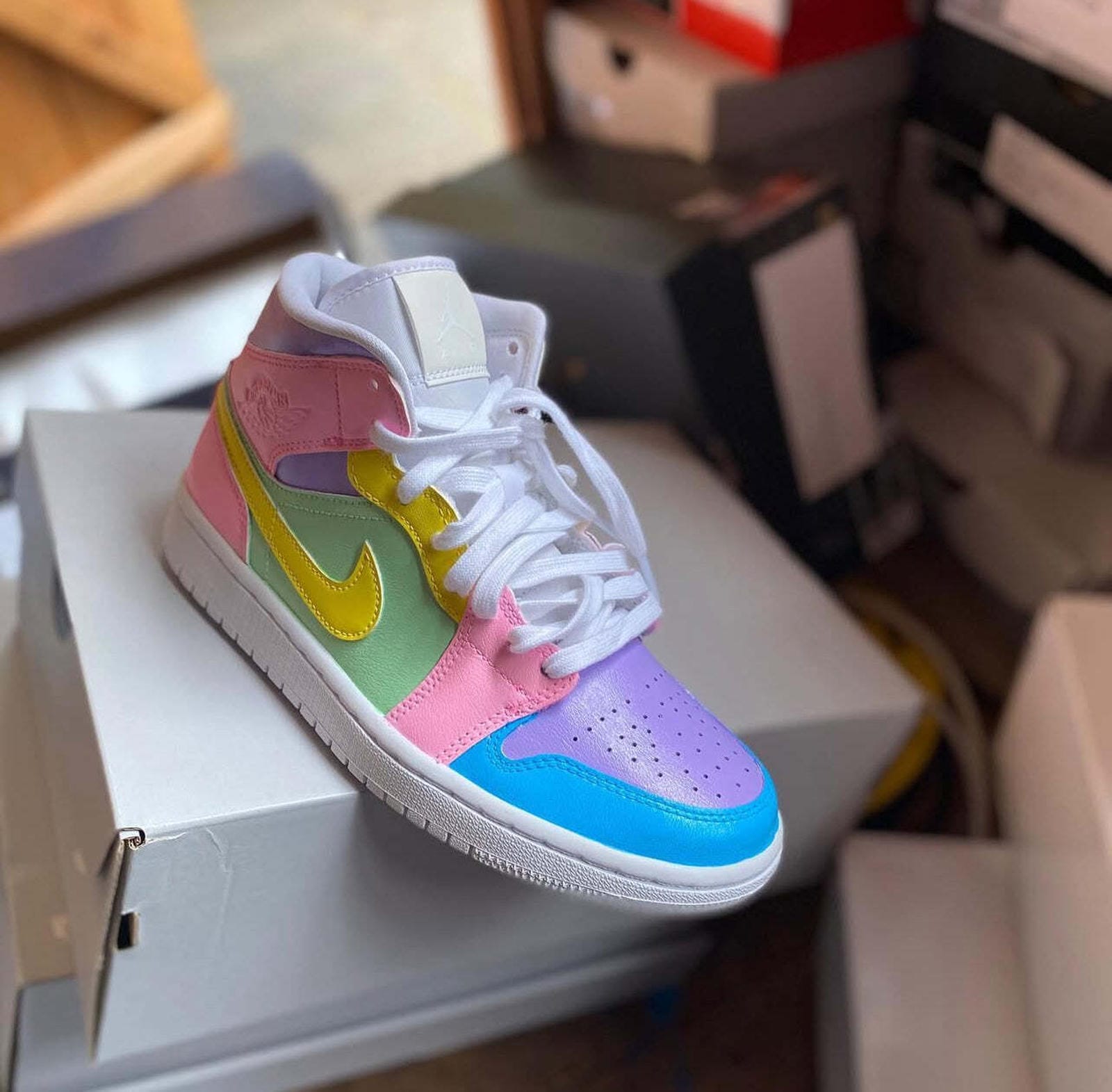 Jordan 1 Mid Pastel Party